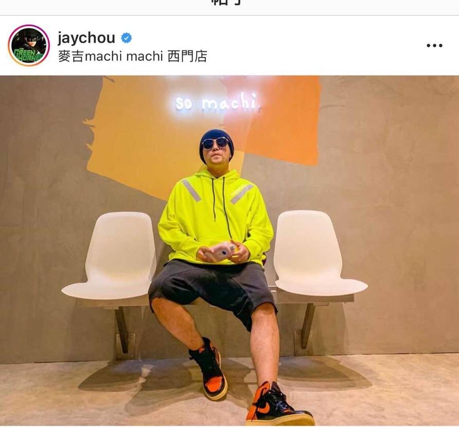 皆さん、このコーデはどうですか？
微妙ですね 💚+🧡
一