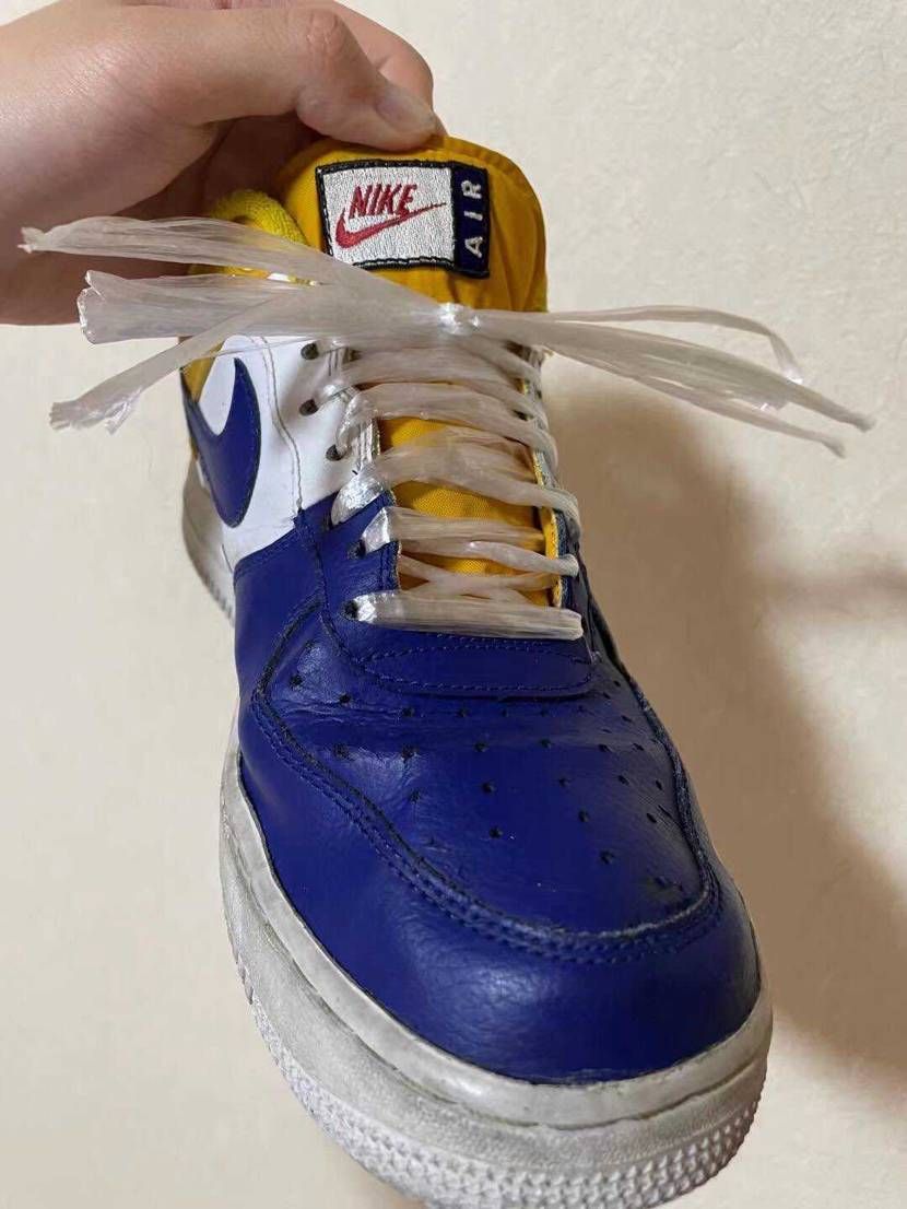 もう四年間履いたので ..
新しい靴紐買いたくなくて.....
どう...？