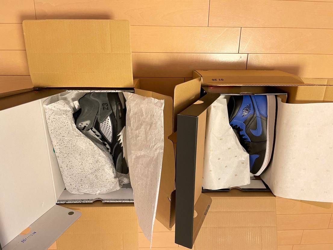 本日、NIKEさんより2足同時に到着！！
2足ともいい感じです。
MIDのシ