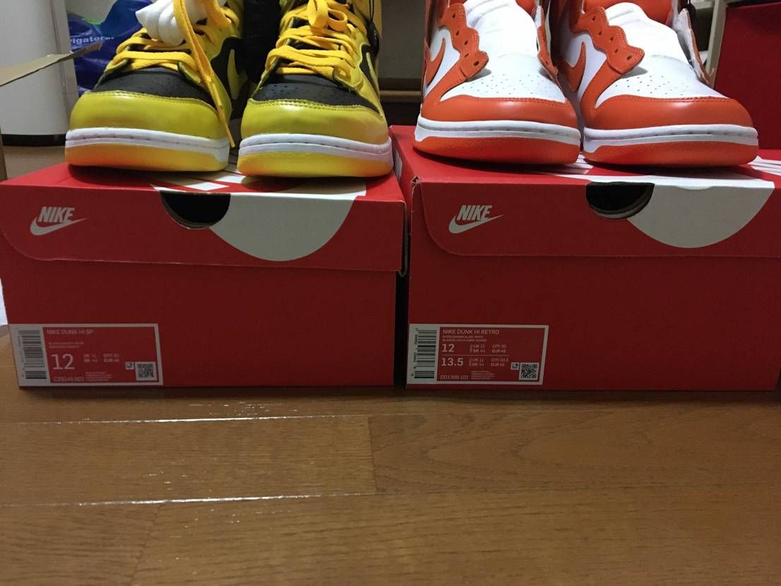 スニダンで購入したシラキュースのダンクと今日届いたバーシティメイズのダンクを並べ