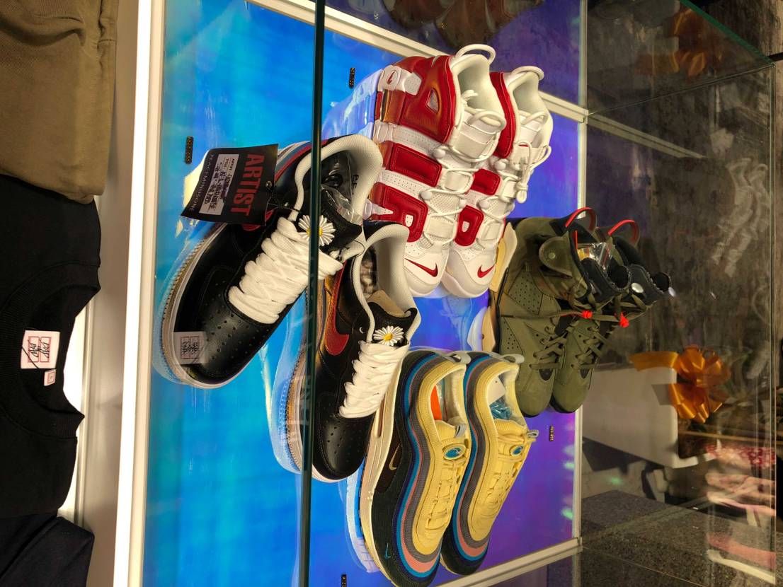 新宿ルミネ内の店舗にて……
赤パラ60万とか……笑