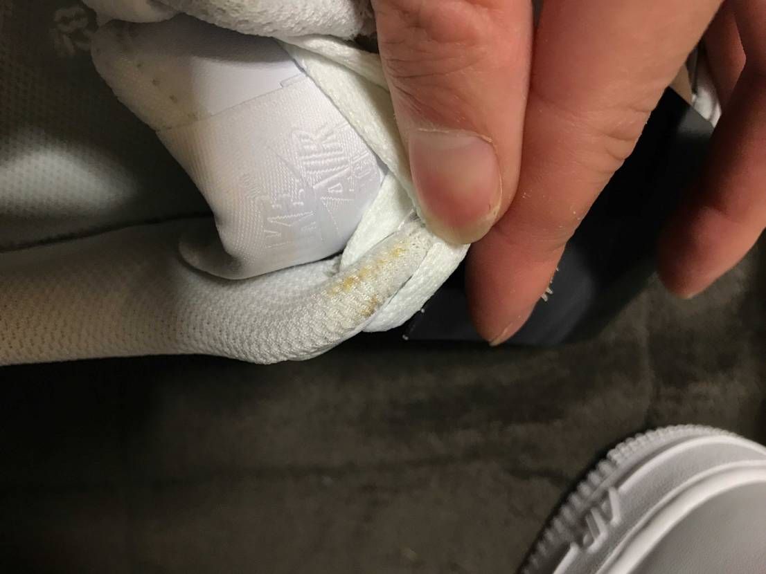 今届いた。
白ゆえに目立っちまうなあ😭
プレゼントだし交換できればいいけど