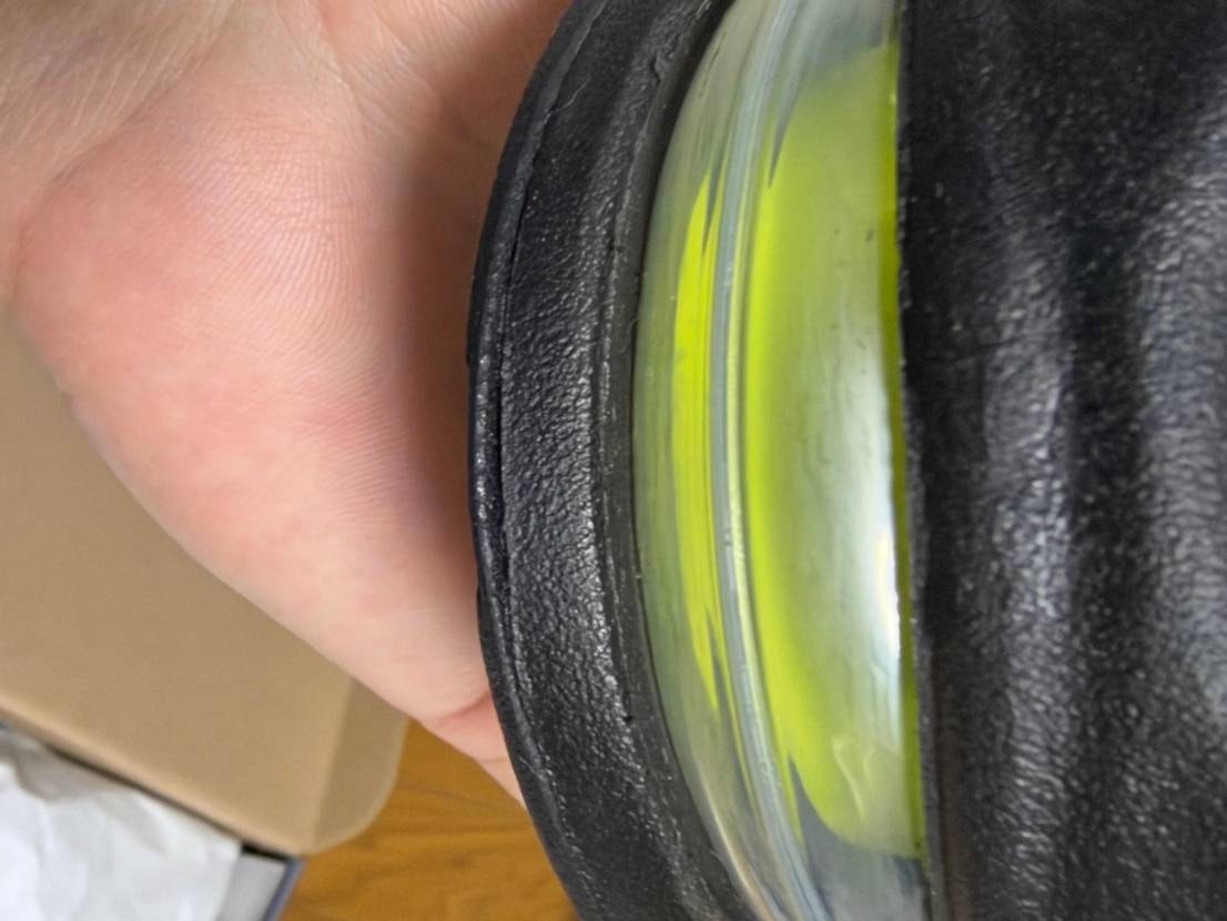 このソールとの間の隙間って個体差ですか？
半年前に新品でス
