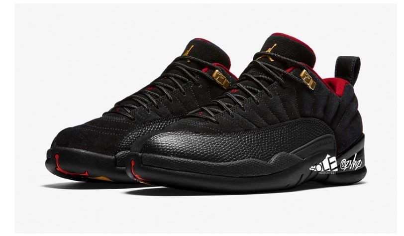 よくある配色だけど…似てますね。同じようなデザインの時NIKEの方が後発でものち