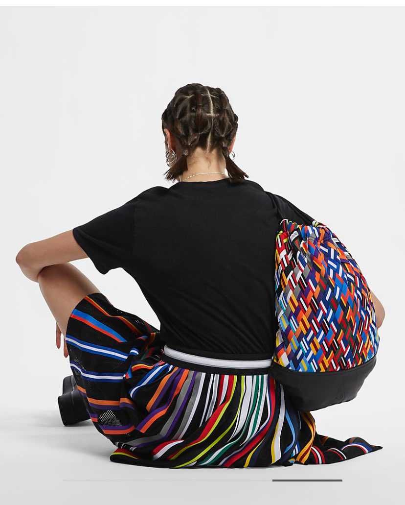 このスカート凄い可愛いと思って奥さんにあげたいんですがNIKEのサイト内で見つか