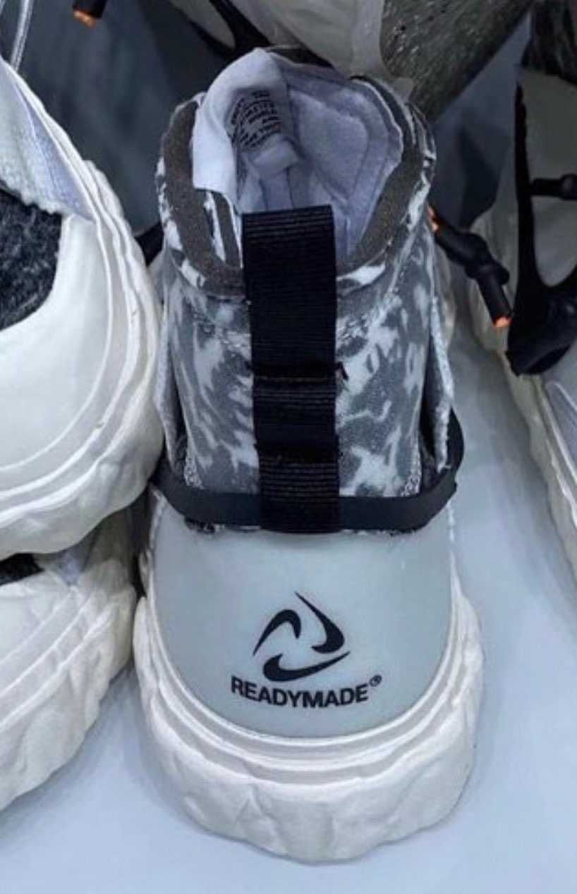 んー、こうゆう履き口はサイズどうなんでしょう？ハーフアップですかね？かなり余裕な