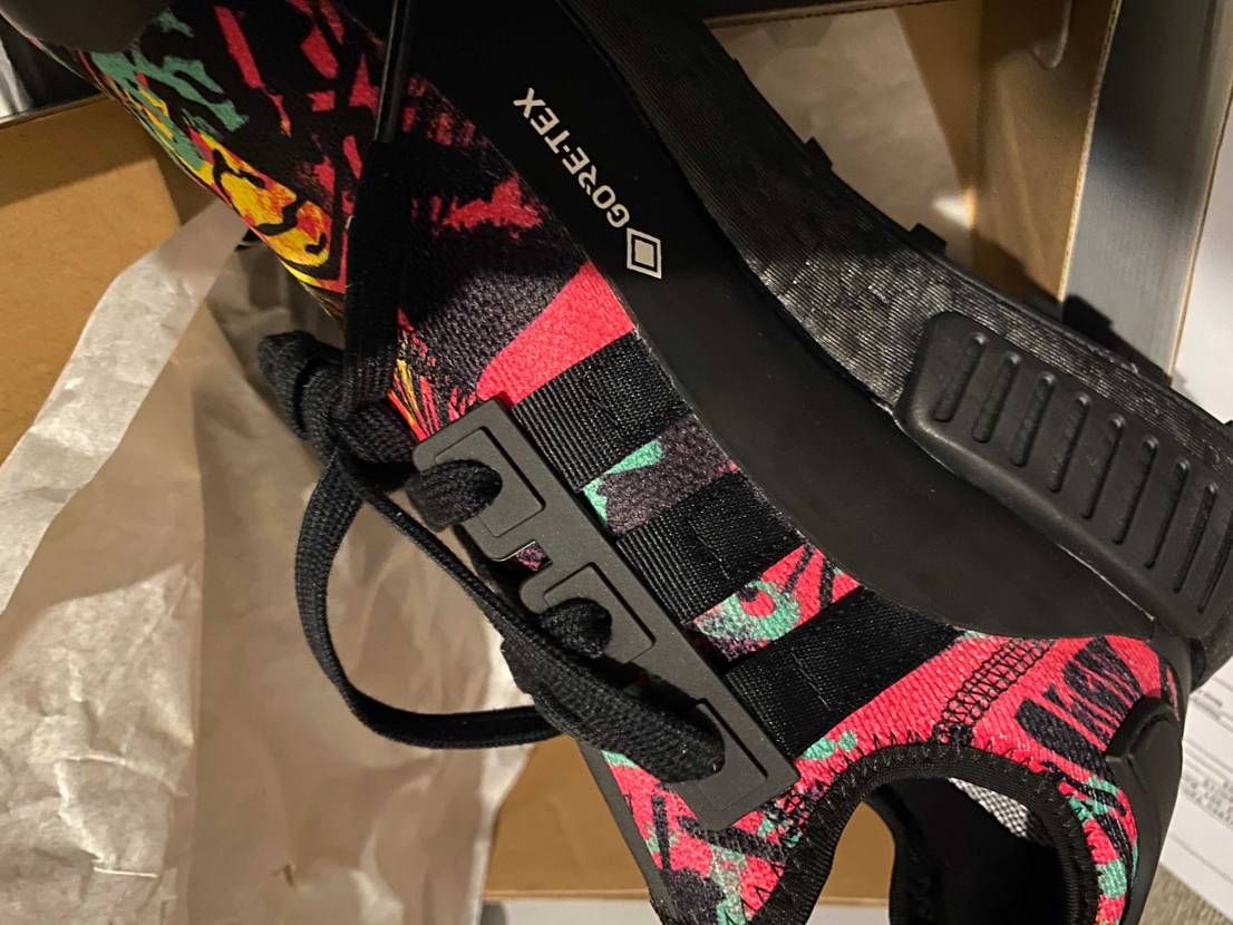 早くも到着(^^)
雨の日が楽しみです。
ヒモ付いてますがスリッポンのような