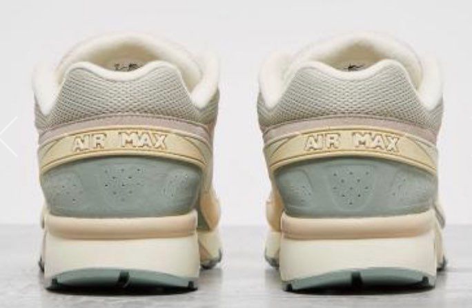 おしりのairmaxのフォント以外はとても上品な印象ですね。