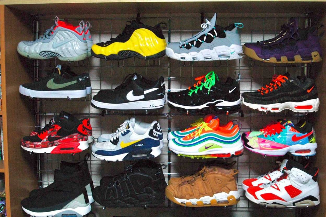 とりあえず壁掛けにNIKEスニーカー全て飾ってみたけどインパクト強すぎるなぁ全部