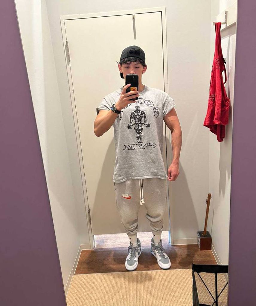 今回はグレーで揃えました🏋️
皆さんの投稿で沢山のスニーカーを知れて、様
