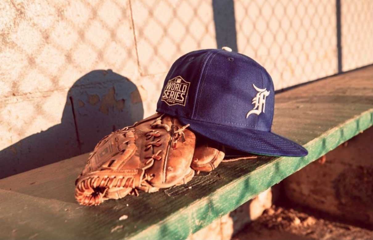 今回のツバ裏の色わかる方いませんか？
わかる方教えてください！！！