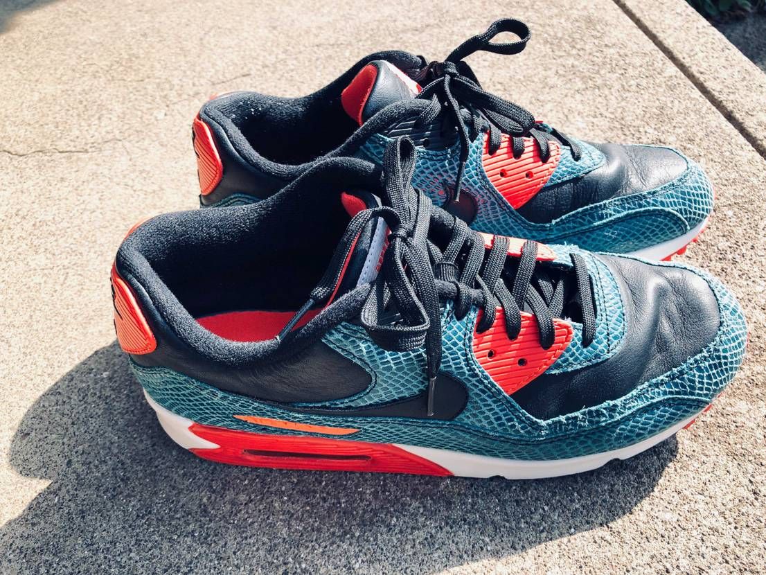 ナイキのスニーカー、銀座のAtmosが、オープンした時に買ってから、毎日履いて、