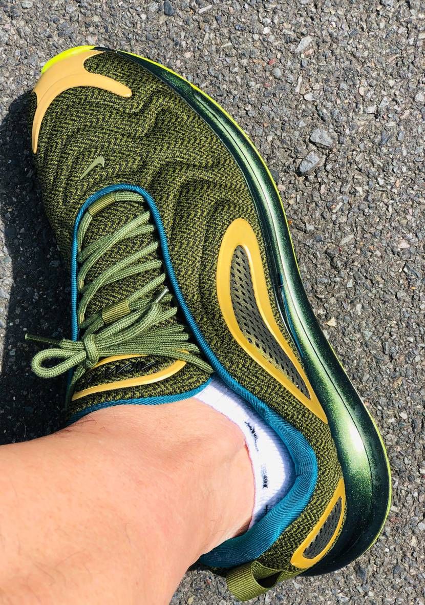 NIKE BY YOUでグリーンベースで作りました。
今日は暑いの暗い短パンに