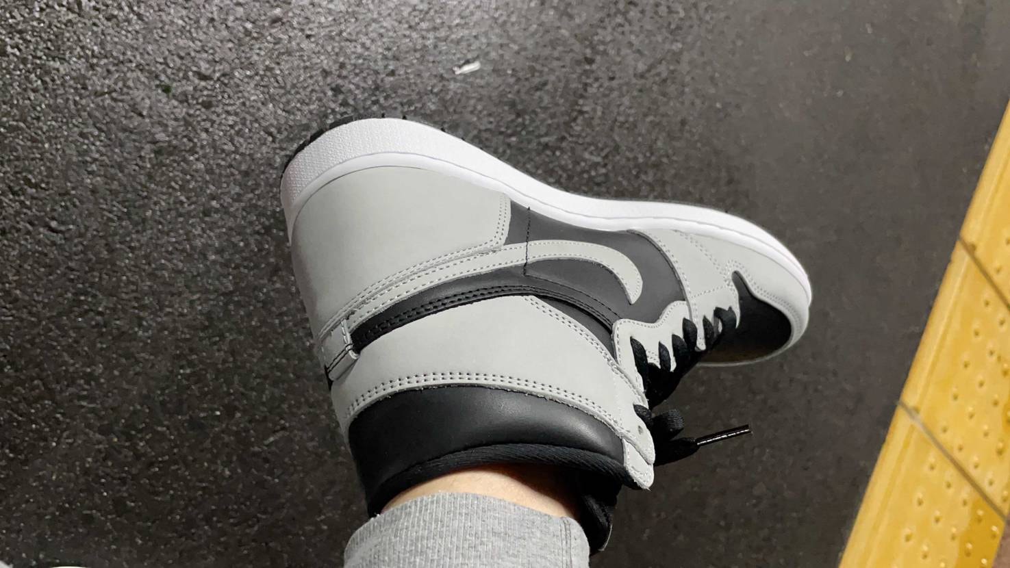 AJ1初めて買ったんですけど、1個買ったらまた違うのも買いたくなりますねw