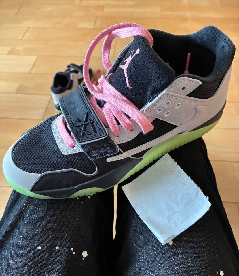 スエードっぽい素材んとこがモロモロしてくるのがちょいと気になりますがw
ホール