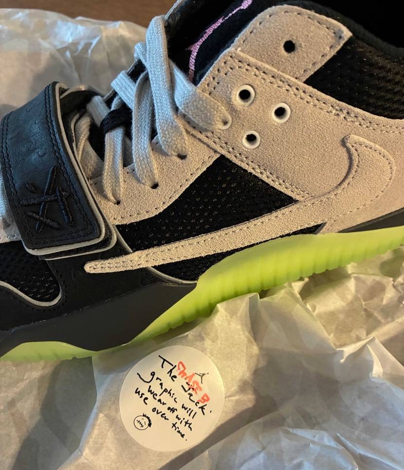 スエードっぽい素材んとこがモロモロしてくるのがちょいと気にな