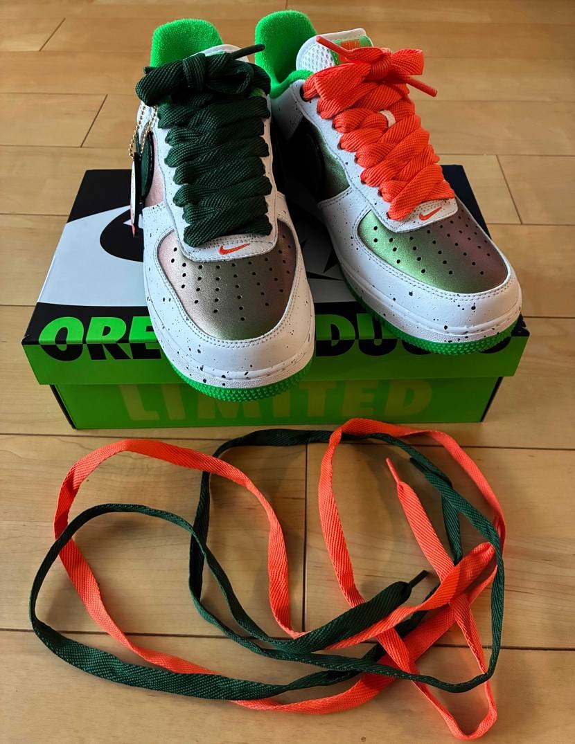 シューレースをオレンジにしたらかなり雰囲気変わり、両方変えるかあぁだこうだし1日