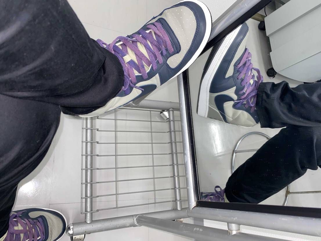 観賞用シェルフに新しいの来たから履く用にしました😾
古いですがカカトのクッショ