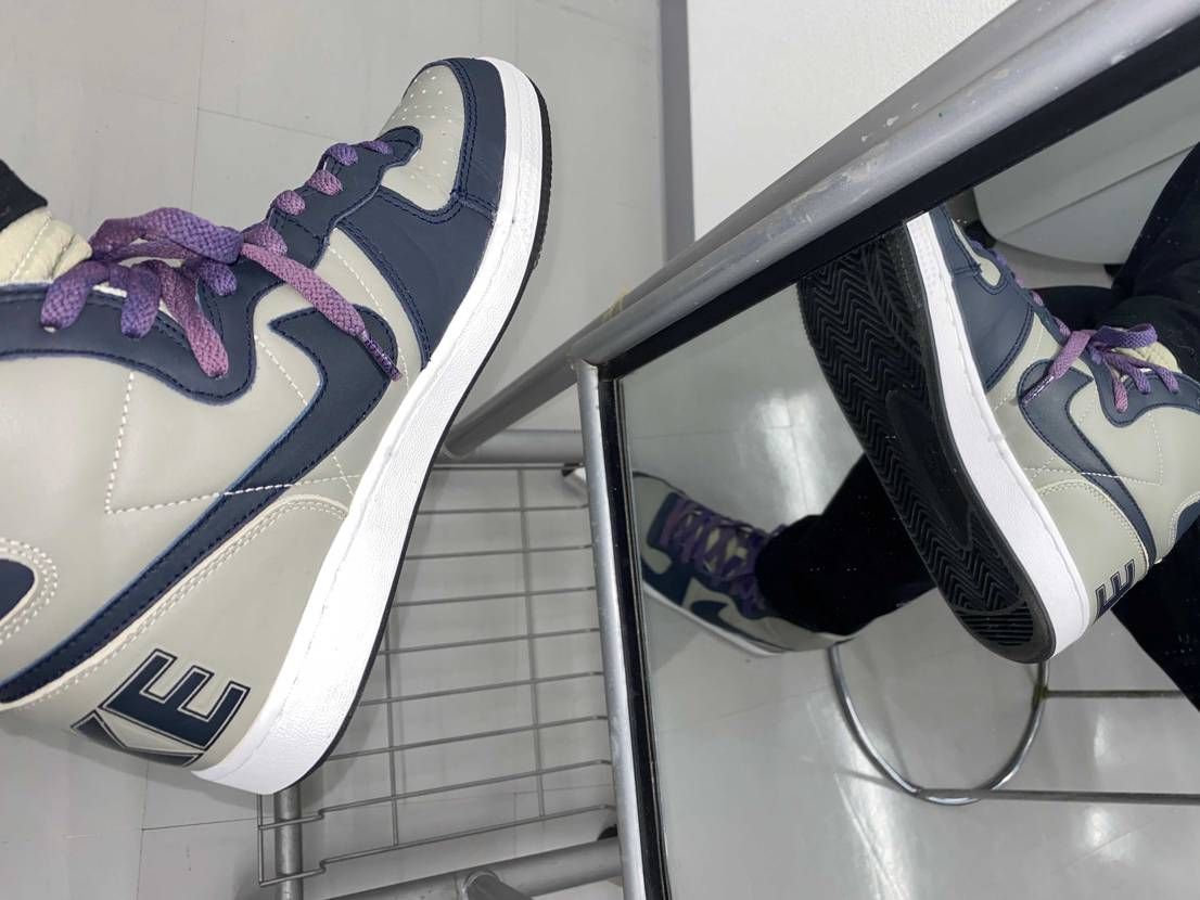 観賞用シェルフに新しいの来たから履く用にしました😾
古いで