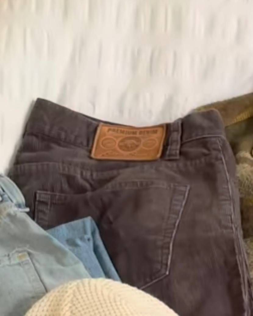 このジーンズに付いているタグで、
ブランド名わかる方いましたら教えてください🙇