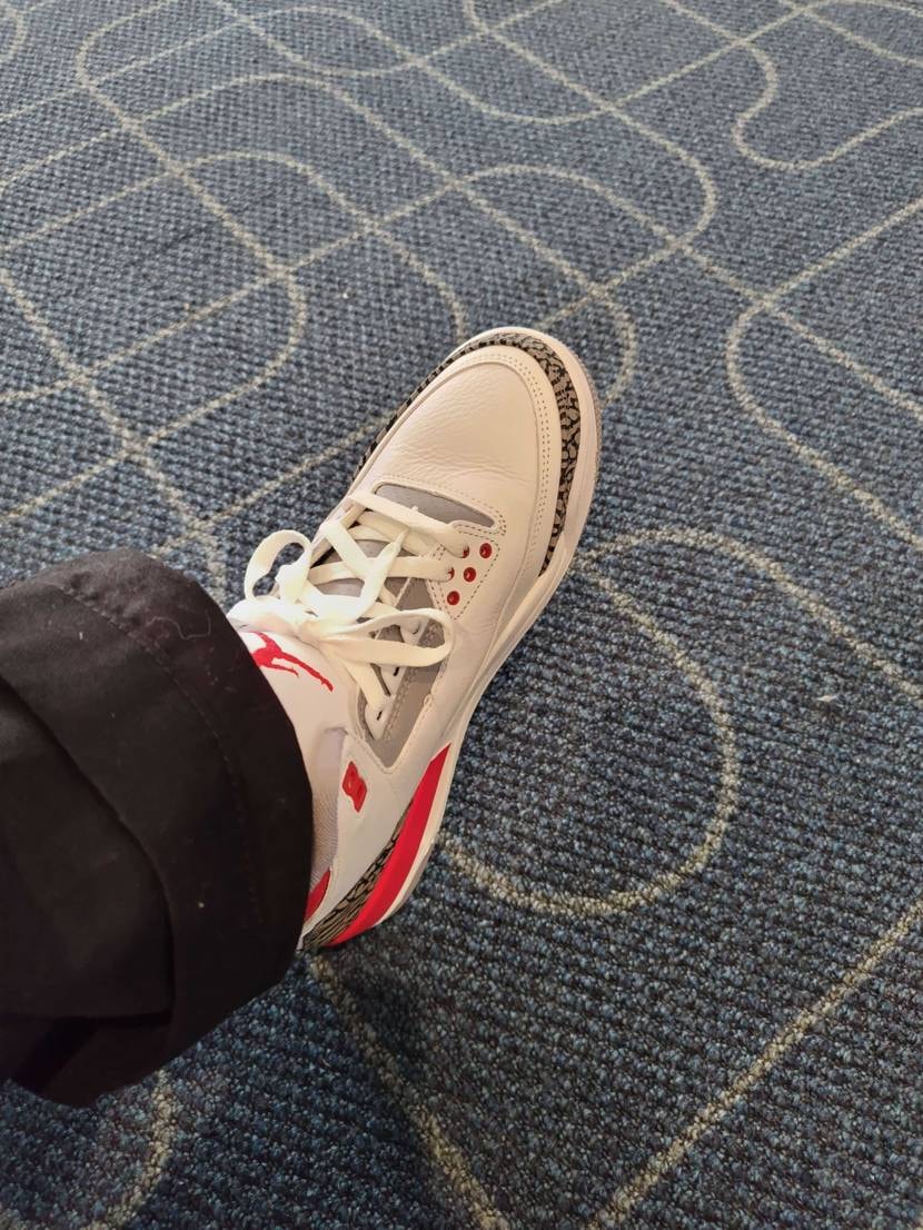 3年寝かして、初AJ3履き😍
ケツがNIKE AIRなのがカッコいい💯
今日