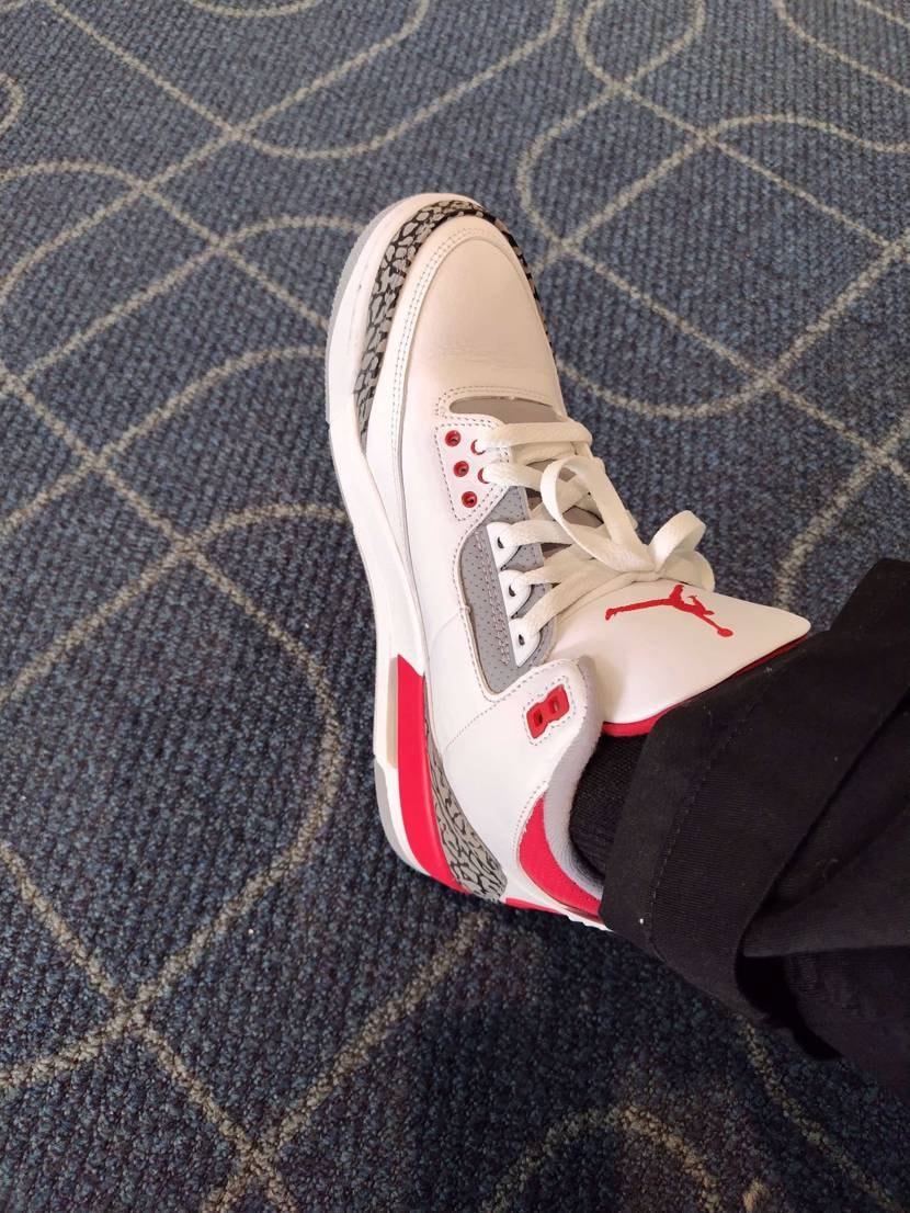 3年寝かして、初AJ3履き😍
ケツがNIKE AIRなのが