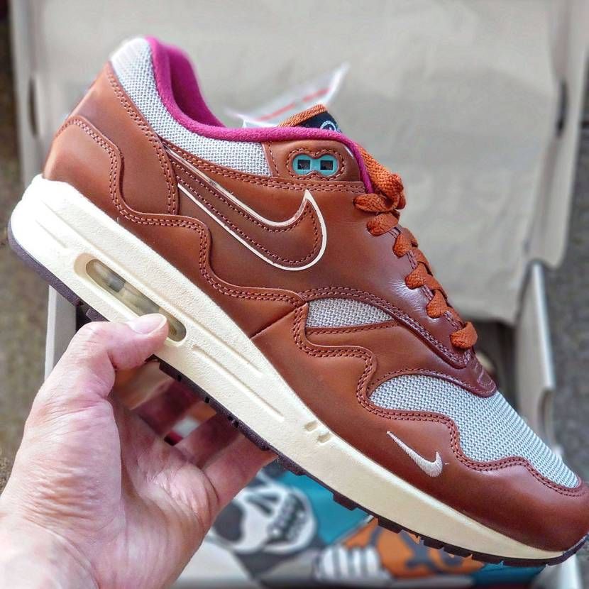 NIKE AIR MAX1 patta
オランダから届きました
今
