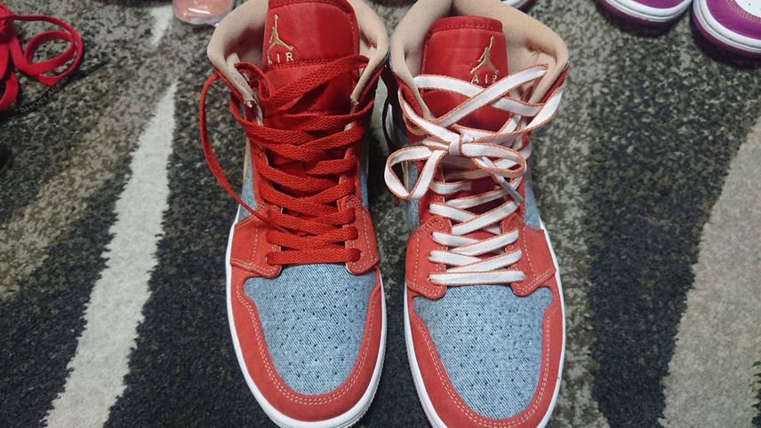AJ1シーフォームの使わなかったシューレースを拝借。片側だけ交換してみました。個
