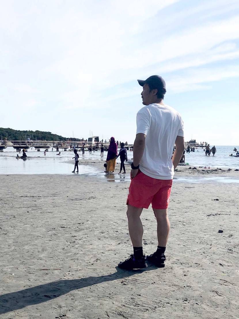 今日もぶらぶらしてます。昼からはだいたい海行ってます。スニーカー買えんでも、毎日