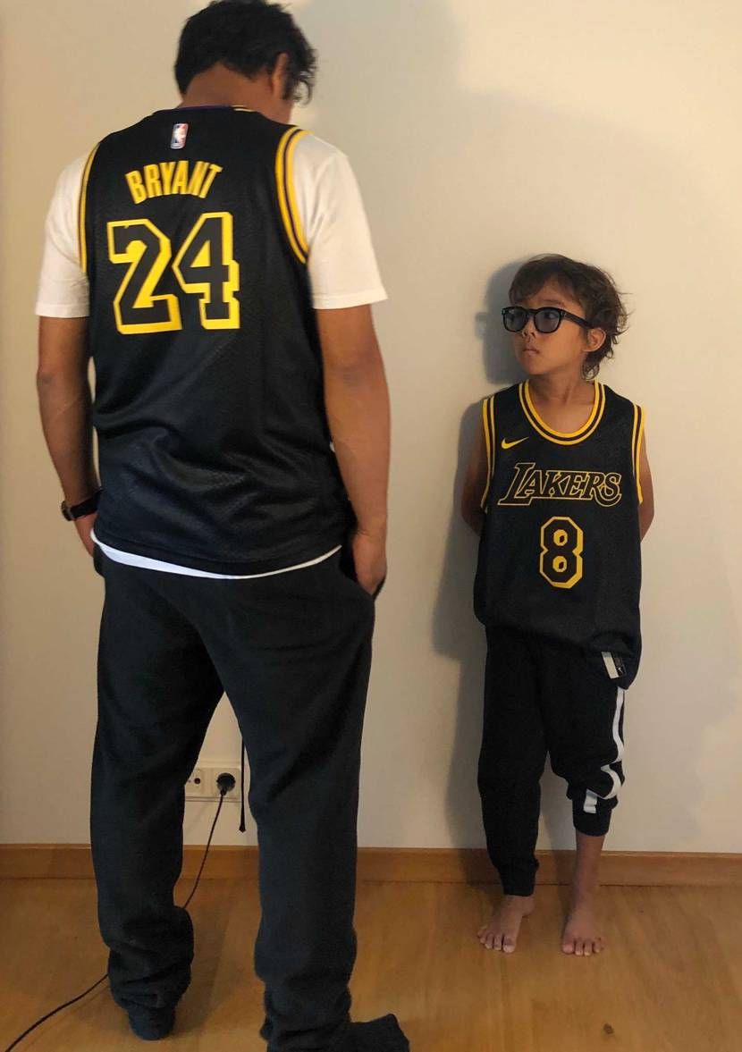 子ども用のが届いてとりあえず着てみたけど、あれ？
子ども用のXLでもギリギリ行