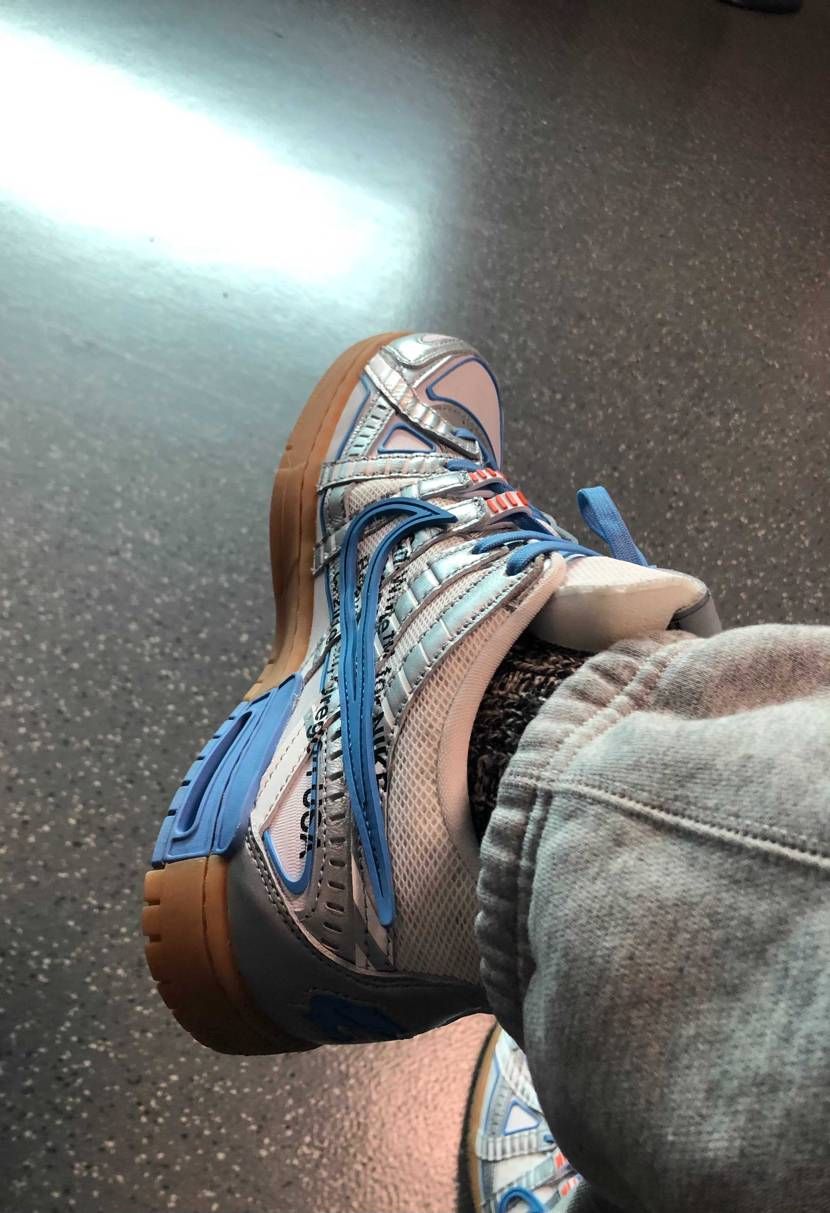 ジョーダン買えんかったんで、せめて水色ブームに乗っかりました😋