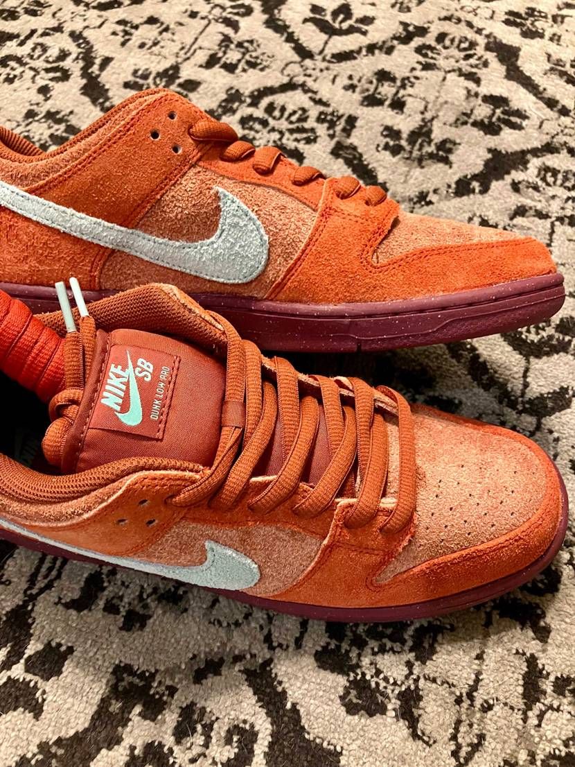 2色とも買ったけど今日は一足だけ届いた。
毎日履くことなさそうやけど、一足持っ