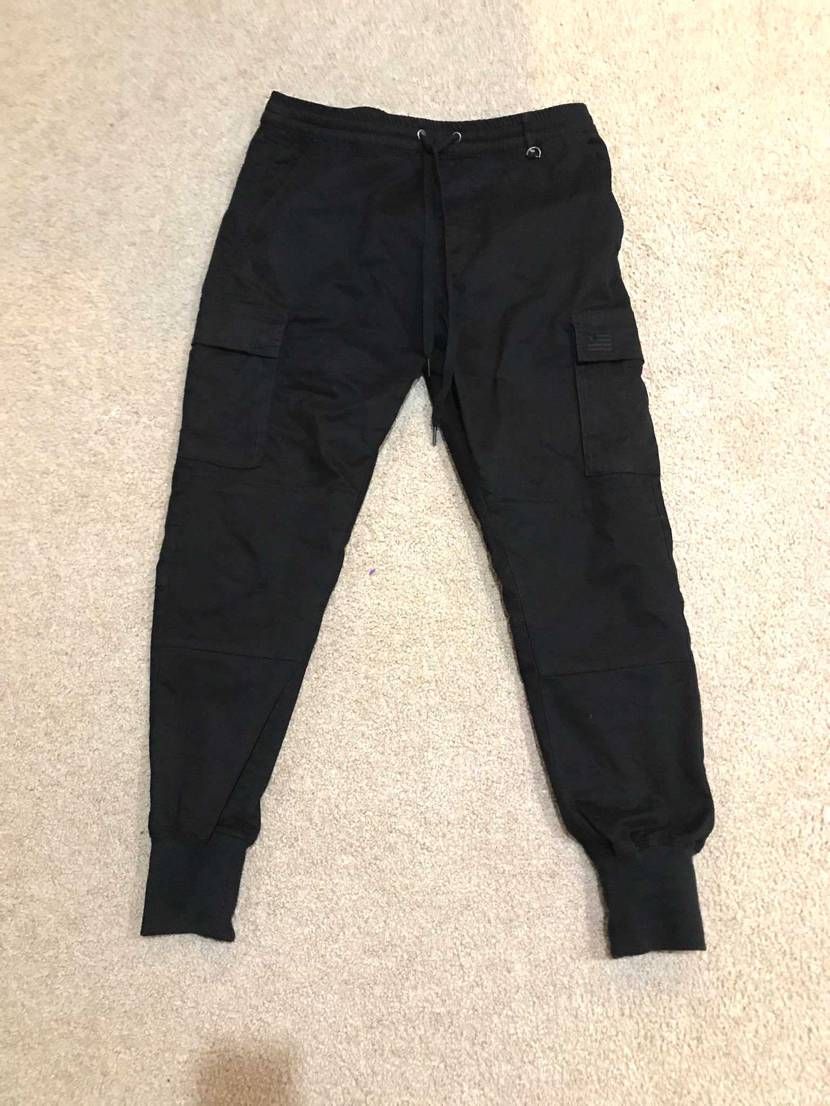 今回はHyper Denimのカーゴジョガーのレビューをしま