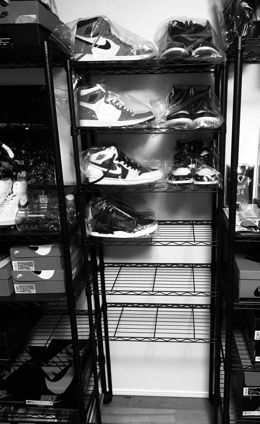 今日はスニーカー買えなかったから、棚を増やす。
AJ1を箱