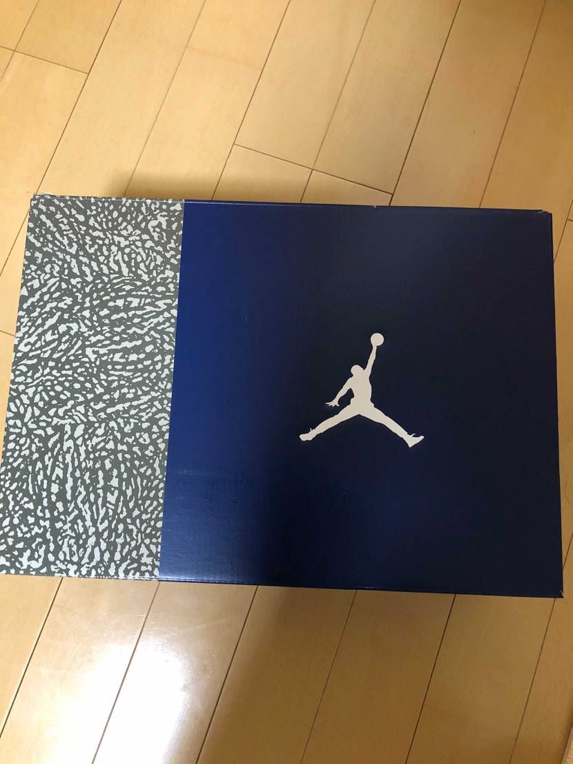 最近のjordan3の箱ってこんなんなってるんですね
約2