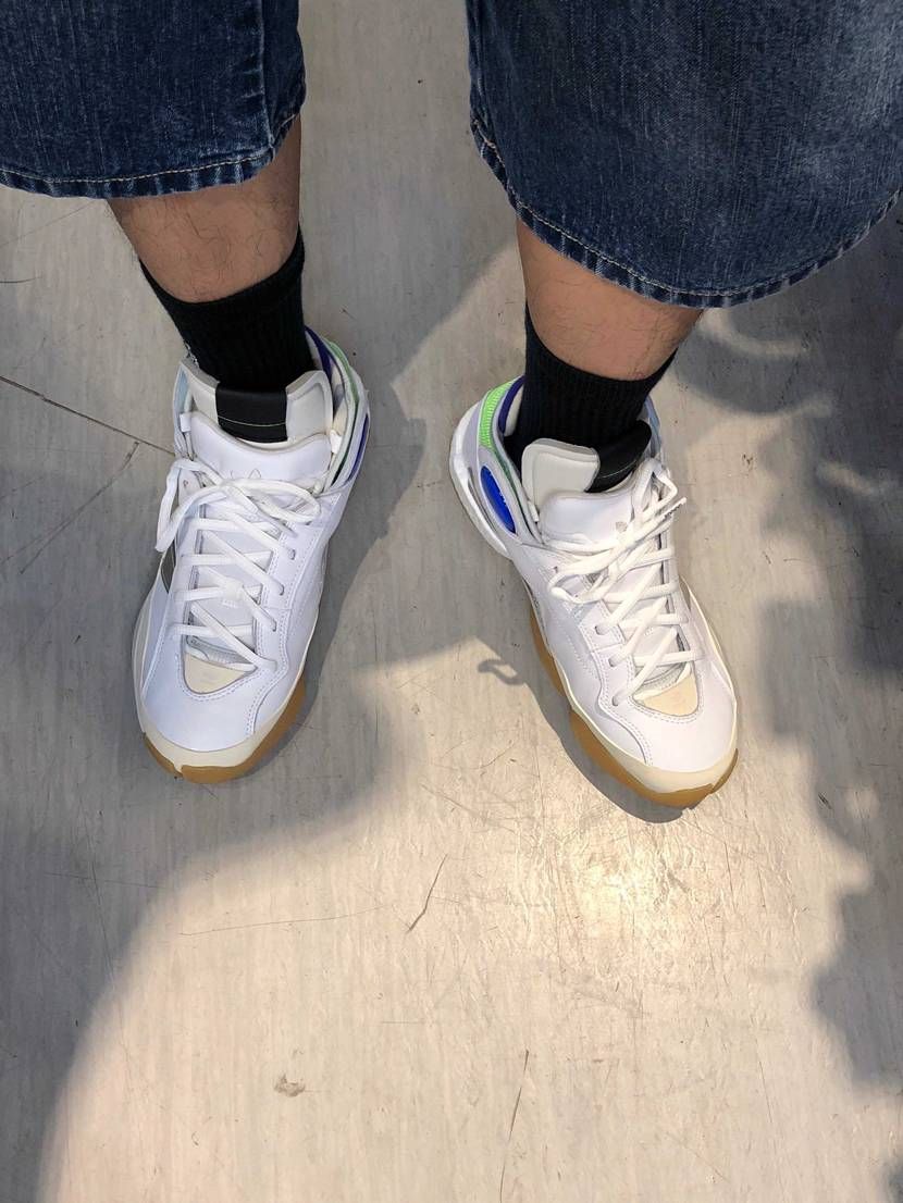 adidasとサンクアンズのコラボやばいですね
カッコ良すぎる…