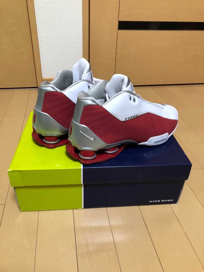 先程はるばる海を渡って届きました
nike shox bb