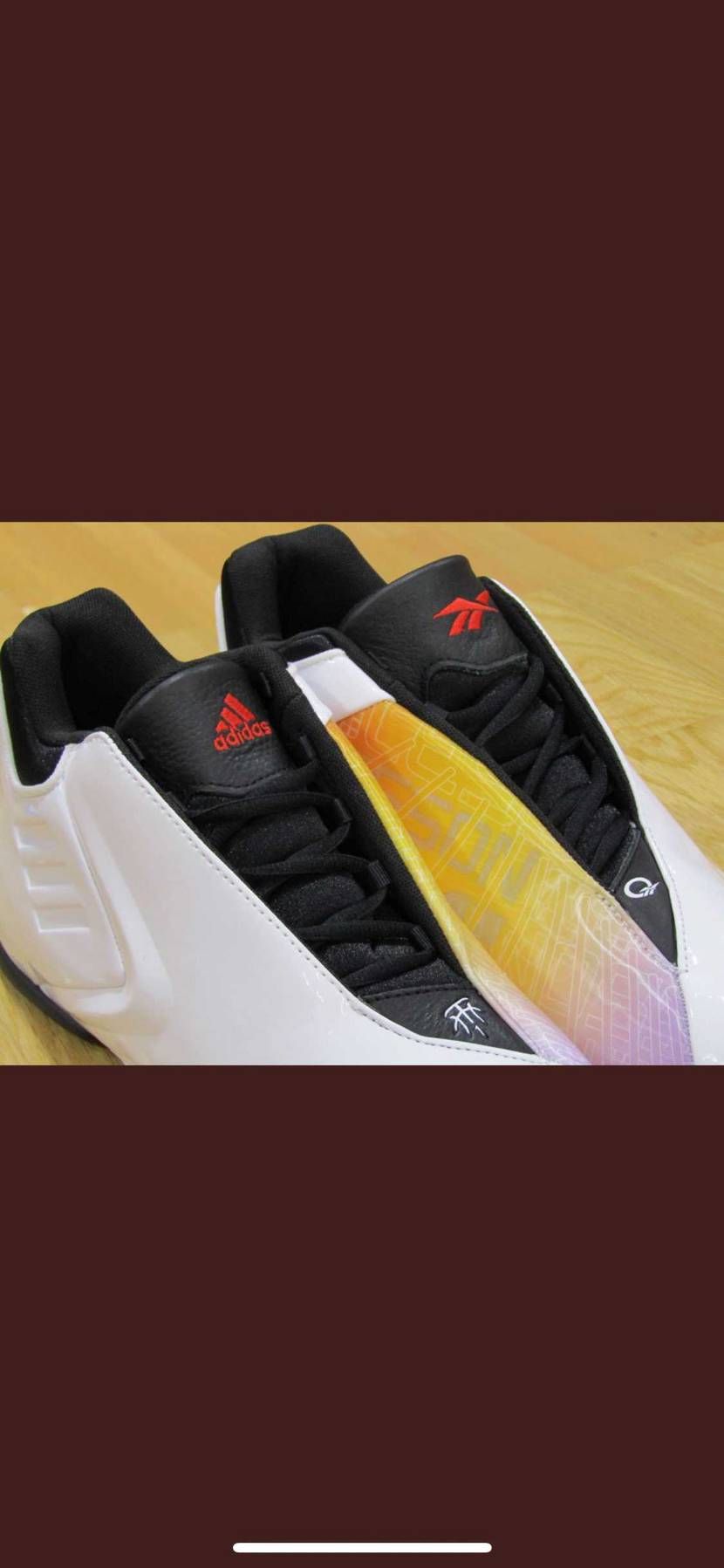 おやおや？？
T-mac3の左足に見慣れたロゴが…