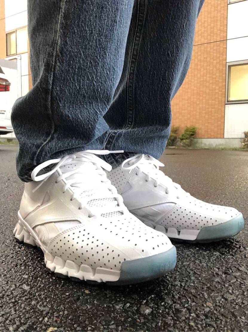 おはようございます
本日はreebok zigencoreになります
世にも