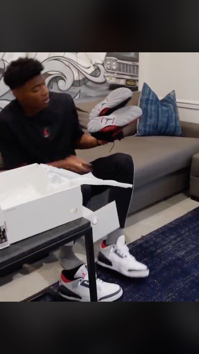 やっじまっだぁ…また家族にどやされる…
八村さんも履いてた