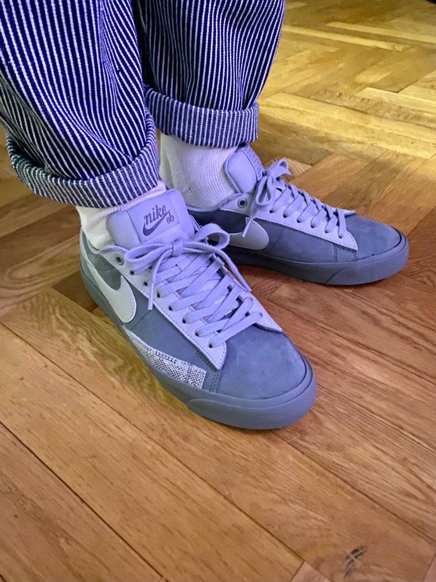 デュブレつけない方が好み。
NIKEでこういう色味ってあんまりない気がします。