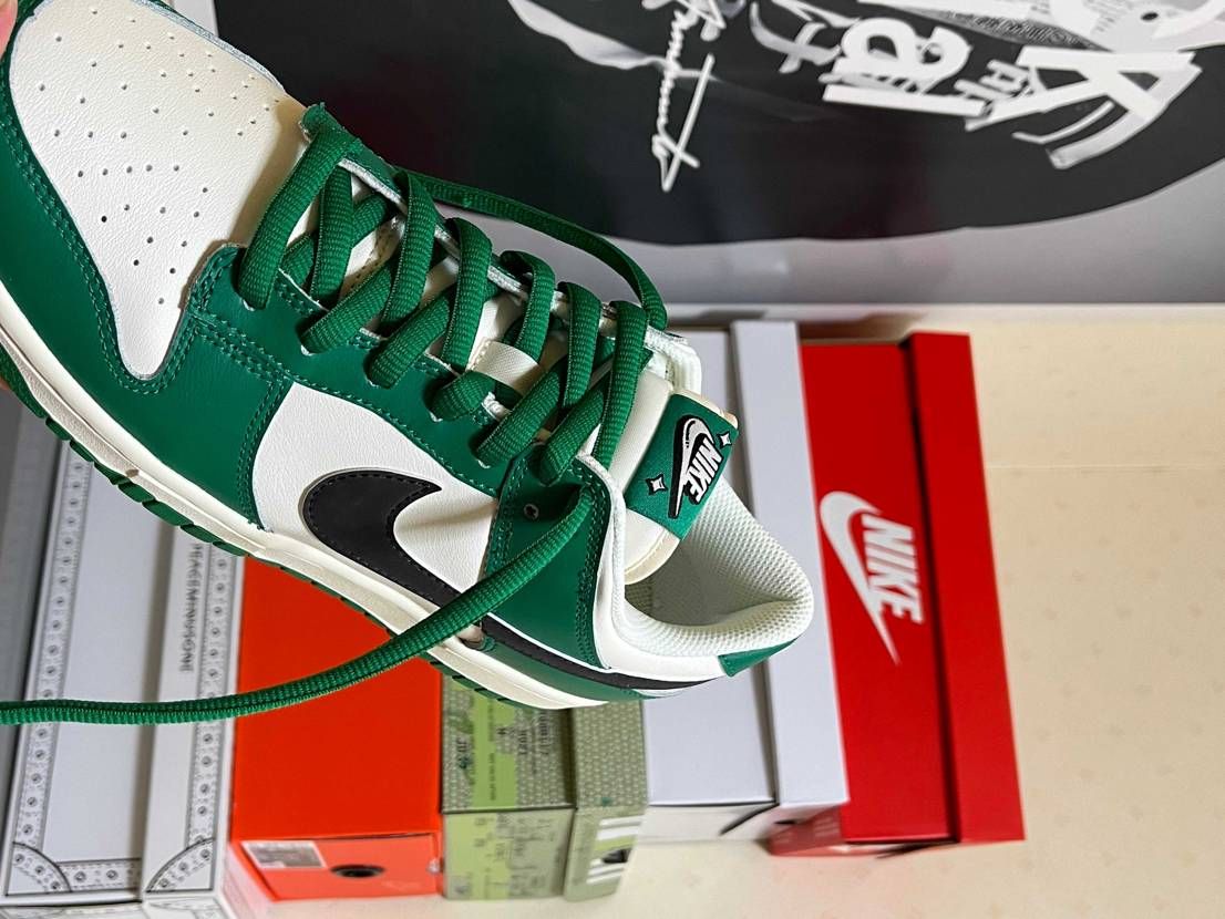 紐変えてSBダンク風にしたかったが思ったよりも丸くなくて、、おすすめの紐あります