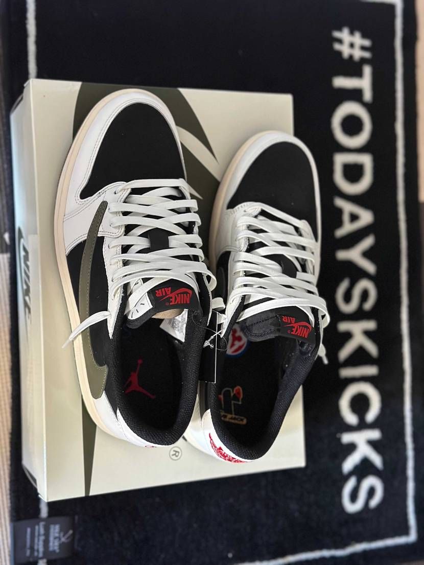 子供の方だけスニーカーズに当たって…カッコ良すぎて自分のはプレ値購入…逆なら良か