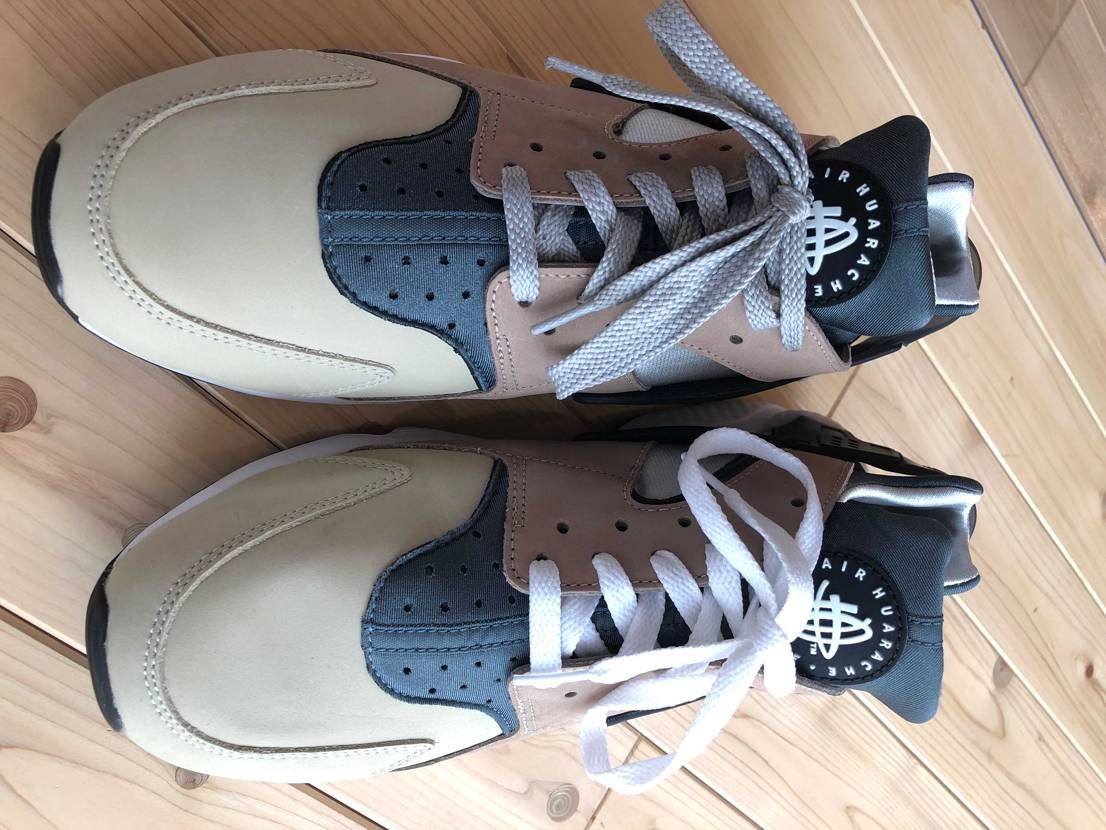 ニューバランスの５７６のお古の靴紐に替えたら元紐よりも似合いすぎてコレで行こうと