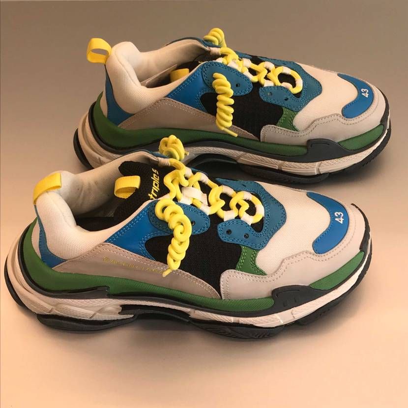 バレンシアガのトリプルSがアウトレットに来てました笑
4種