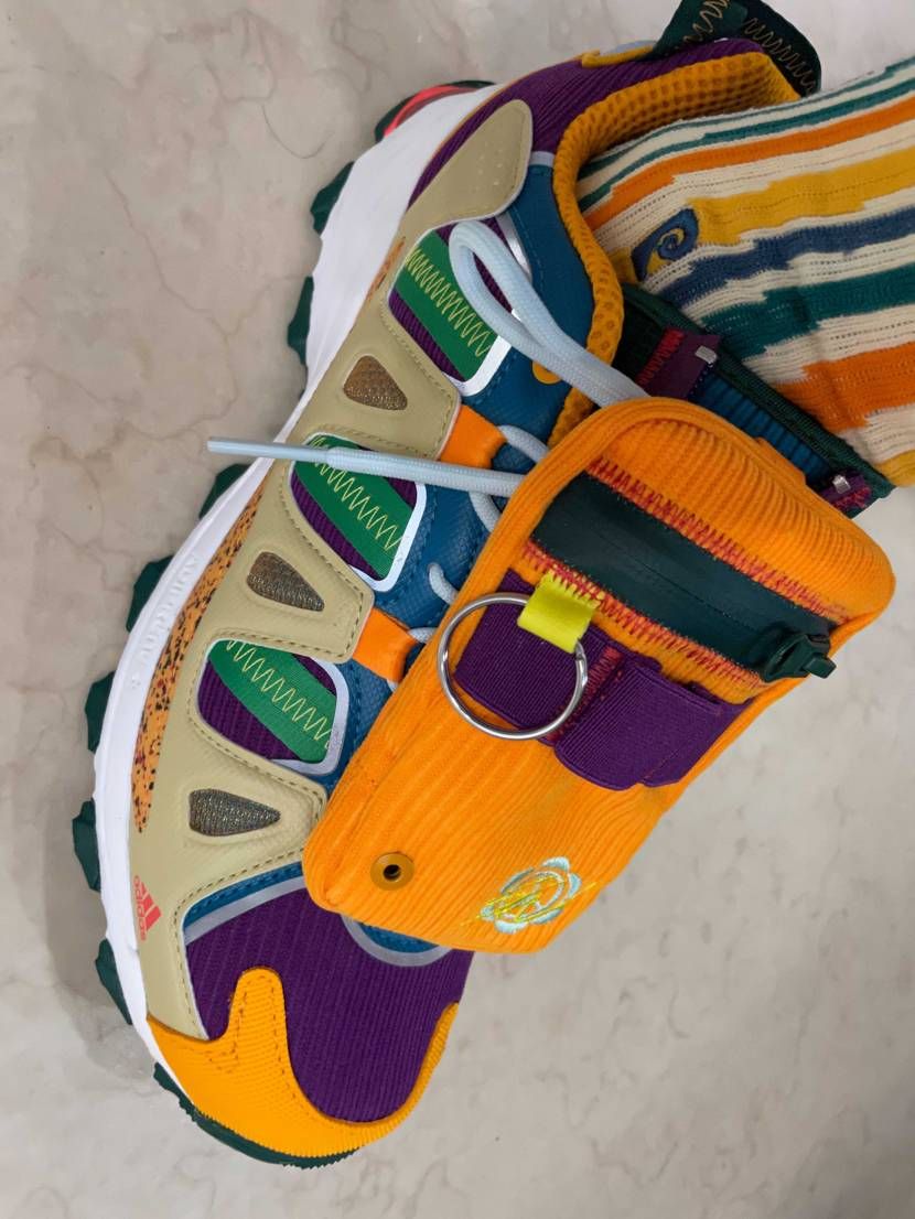 ミタスニさんから届きました。
箱もスペシャル。
インソールはコルクのような作