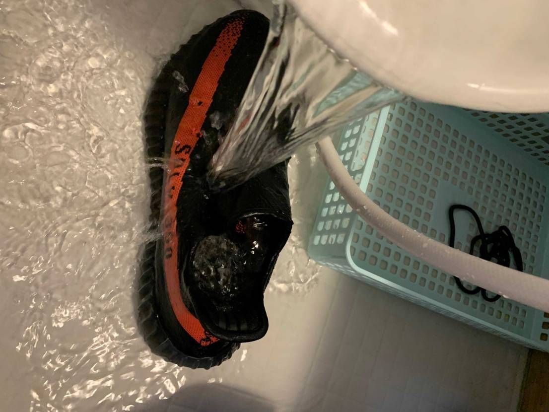 yeezy中古届いたんでジャブジャブ洗います