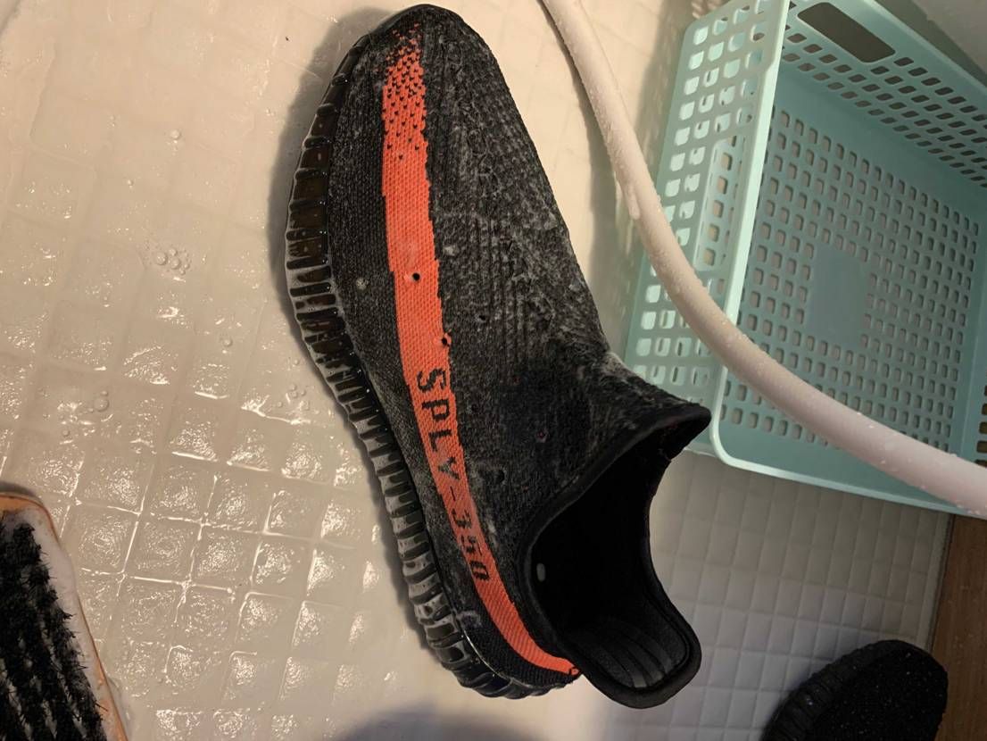 yeezy中古届いたんでジャブジャブ洗います