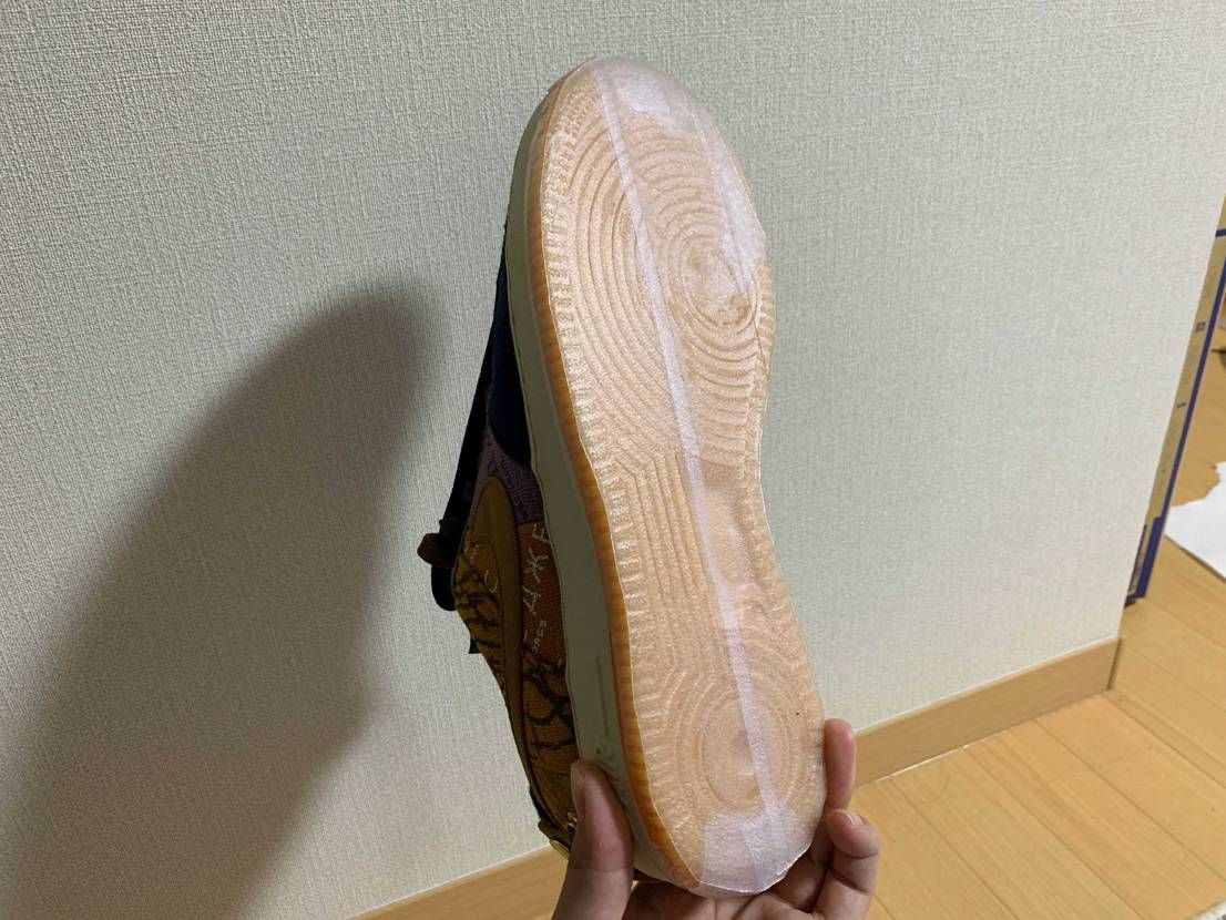買って数ヶ月、未だに履けてないトラヴィスにソール保護。
秋