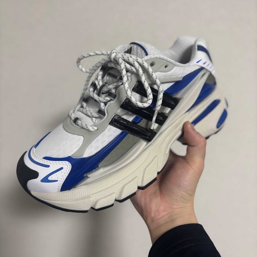 やっとadidasから届いた📦
想像以上のボリューム感！！
第一声「bale